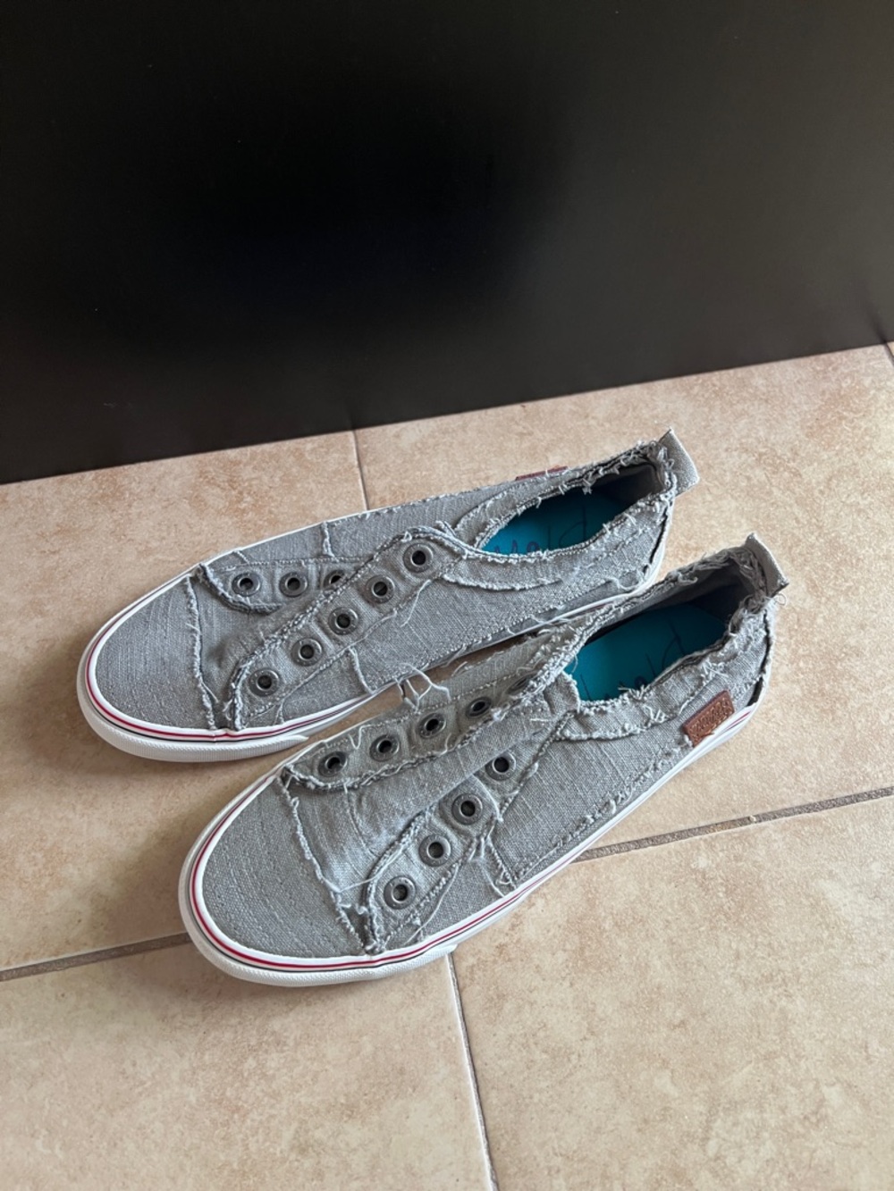 Blowfish Casual Gray Slip-On Canvas Sneakers for Women size 9